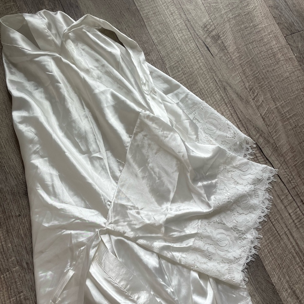 Lulu’s White Satin Robe - Picture 3 of 5